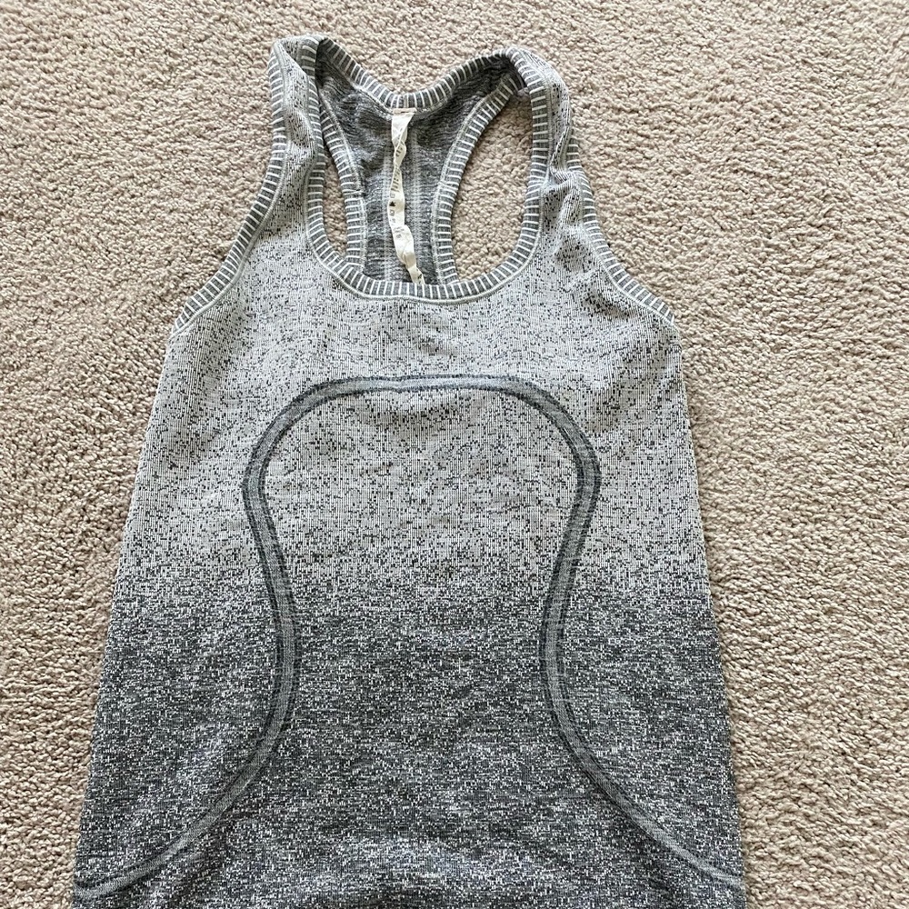 Lululemon run swiftly tank size 6 excellent condition